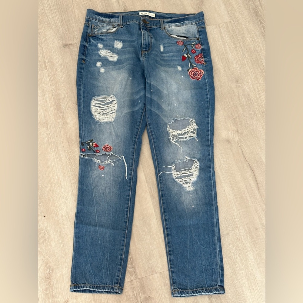 Mudd Skinny Jeans Size 17  Embroidered Flowers Brand New Ripped Jeans